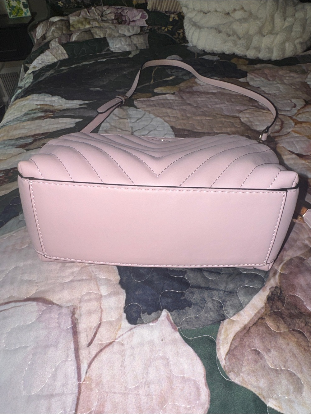ALDO Pale Pink Quilted Crossbody with Gold Chain & Tassel - Picture 3 of 10
